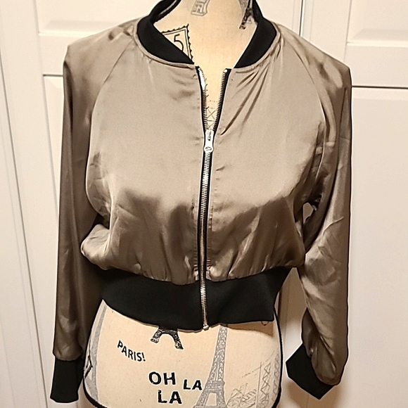 Cropped Zara Olive Green Jacket - Picture 2 of 9